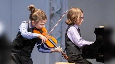 Maddox und Miles Marsollek gastieren am Samstag, 12. September, mit dem Konzert „Zwei kleine Mozarts – Wunderkinder von heute“ in der Kulturscheune Elbart in Freihung. (Bild: Simone Marsollek)