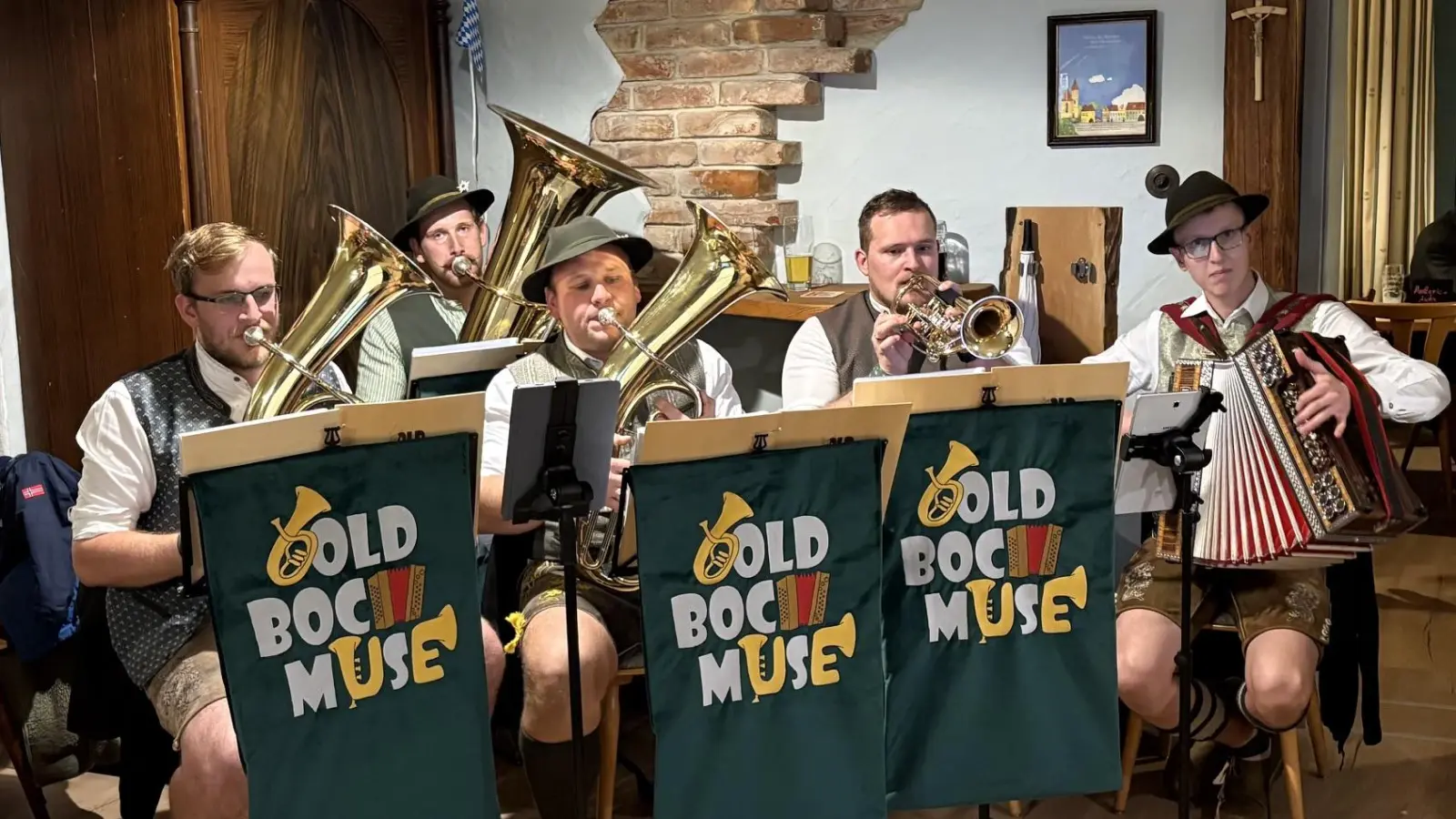Die Goldbochmuse im Vereinsheim Neue Apotheke bei der Vohenstraußer „kalten Kirwa”. (Bild: Peter Biehler (biehler.peter@t-online.de))