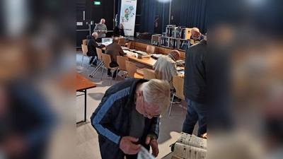 Grosstauschtag Briefmarkensammlerverein Amberg (Bild: Klaus Tschierschke)
