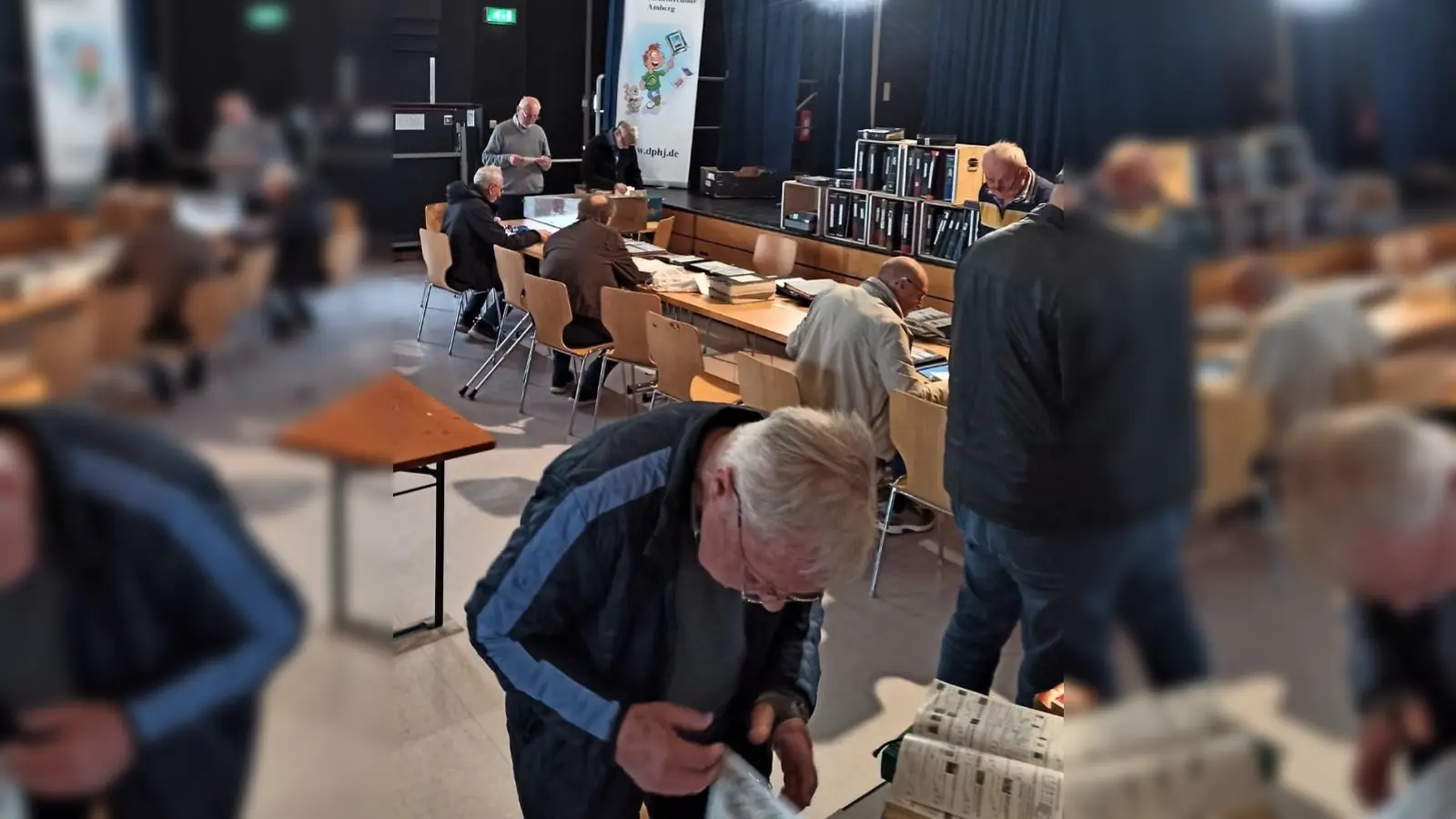 Grosstauschtag Briefmarkensammlerverein Amberg (Bild: Klaus Tschierschke)