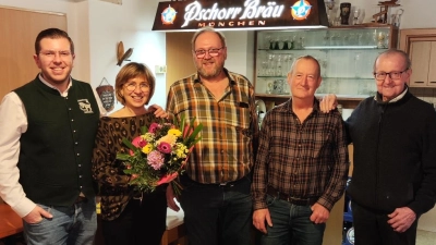 Bildtext: v.L. Vizepräsident Michael Meiler, Christine Würth, Präsident Michael Kick, Zweitplatzierter Georg Kick, Ehrenmitglied Hans Eckl  (Bild: Andrea Fink)