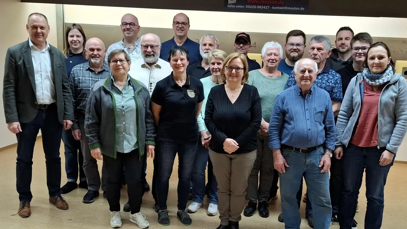 Der neu gewählte Vorstand und Ausschuss der Burgschützen Ebermannsdorf mit 1.Bürgermeister Erich Meidinger (links). (Bild: Thomas Kryschak)