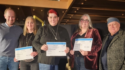 Symbolische Spendenübergabe, im Bild von links nach rechts:<br>Herr Kiener, Frau Fuchs, Frau Novak, Frau Kammerer und Herr Rubenbauer (Bild: Antonina Bräutigam)