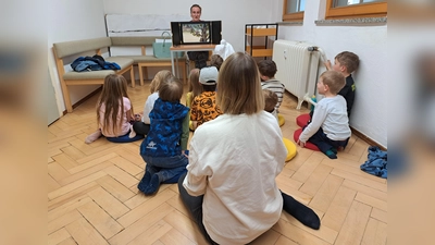 Bilder zur Geschichte vom kleinen Gespenst aus dem Kamishibai. (Bild: Monika Seidel)