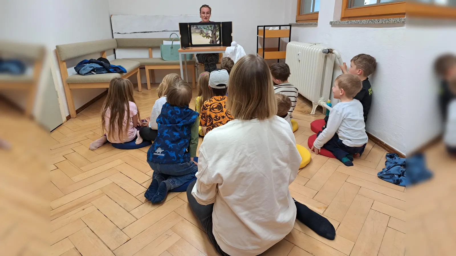 Bilder zur Geschichte vom kleinen Gespenst aus dem Kamishibai. (Bild: Monika Seidel)