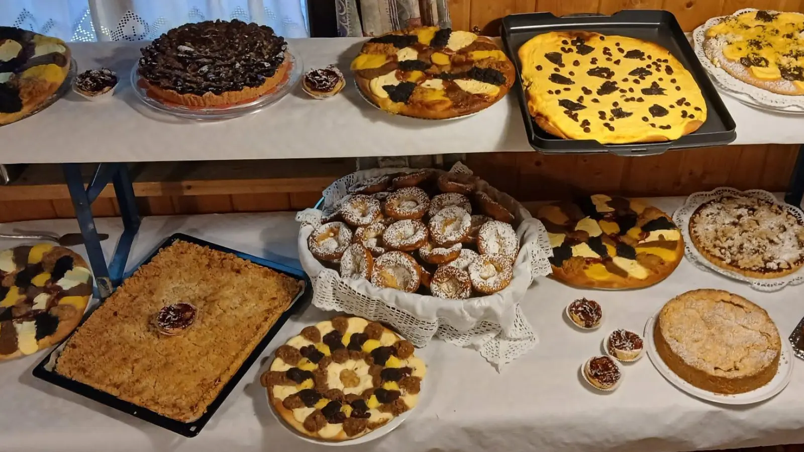Kirchweihkuchenbuffet in der Skihütte (Bild: Heiko Glaser)