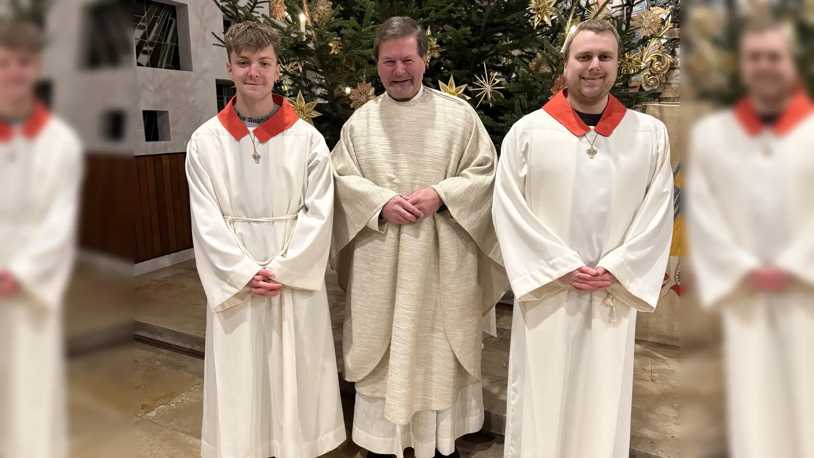 Leon Rauscher, Pfarrer Hans Zeltsperger, Oberministrant Markus Pesold. (Bild: Uwe Guttenberger)