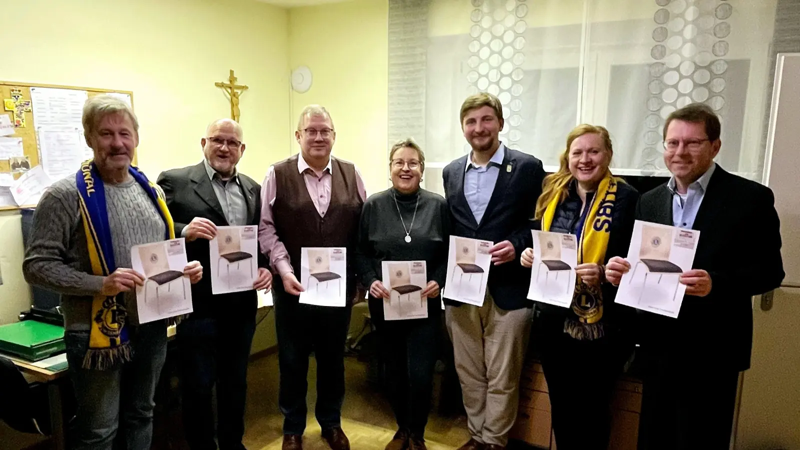 (v.l.n.r.): Markus Münchmeier, Ludwig Reber, Carsten Gleißner, Sandra Gürster, Sebastian Jokiel, Silvia Wenzl und Pfarrer Andreas Kraft. (Bild: Marco Wenzl)