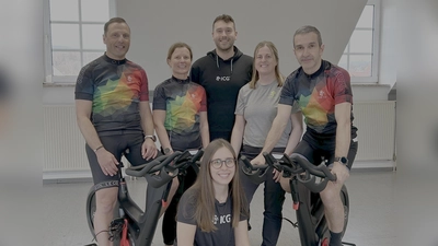 Die Trainer v.l.: Dominik Fischer, Diana Biersack, Sebastian Bürger, Melanie König, Thomas Reger und Lara Bürger (vorne kniend); es fehlt Tobias Müller. (Bild: Thomas Reger)