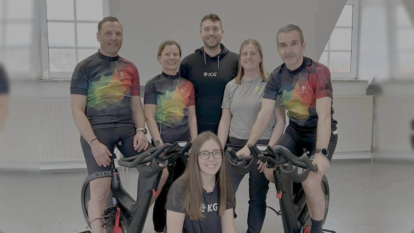 Die Trainer v.l.: Dominik Fischer, Diana Biersack, Sebastian Bürger, Melanie König, Thomas Reger und Lara Bürger (vorne kniend); es fehlt Tobias Müller. (Bild: Thomas Reger)