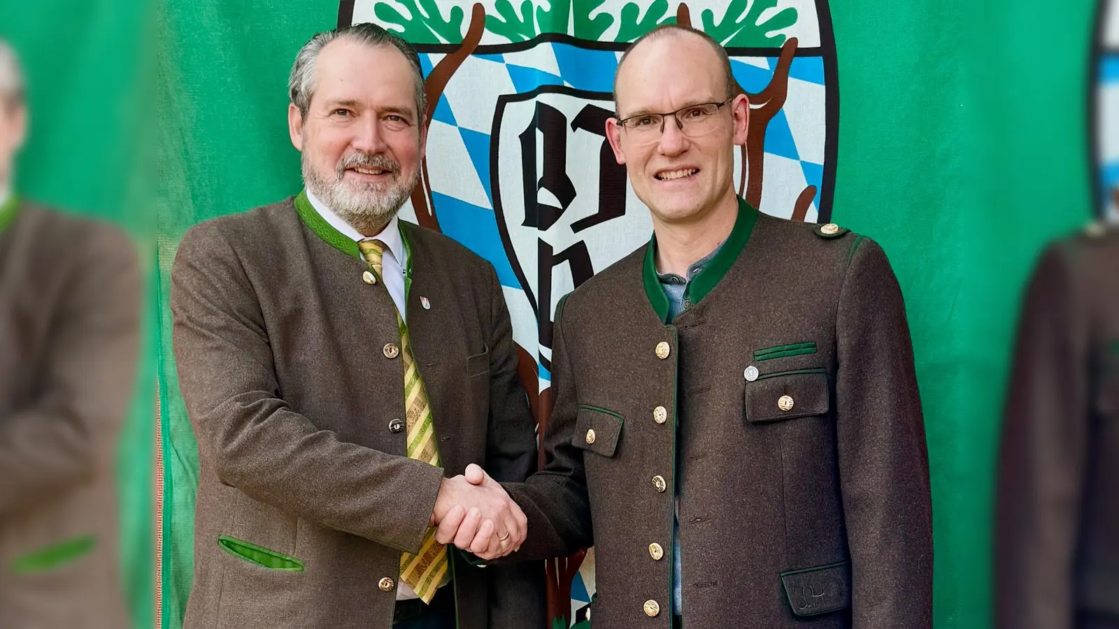 Frank Zeitler (links) gratuliert dem neuen Vorsitzenden Dr. Ulrich Heigl.  (Bild: Marina Baier)