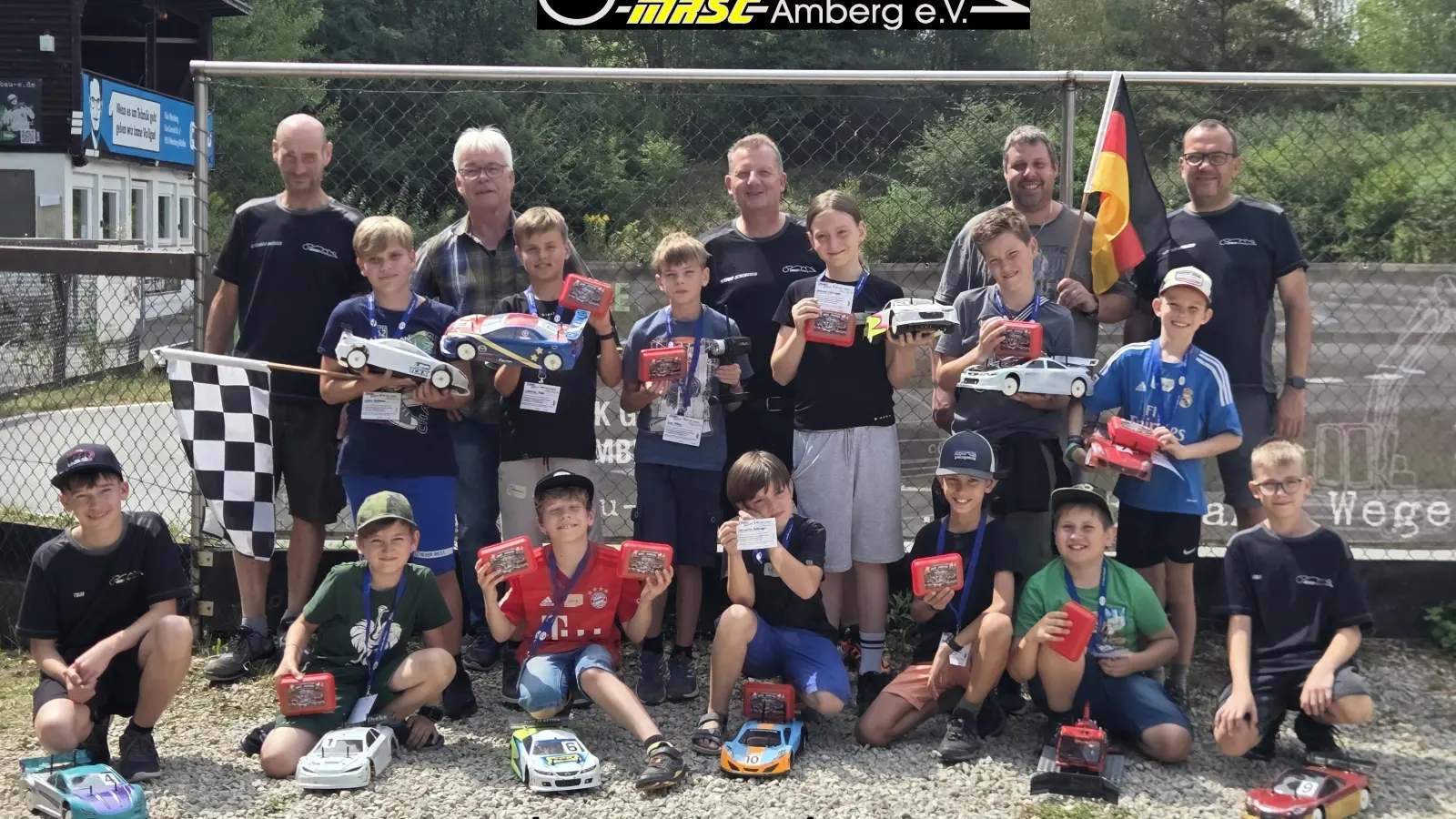 Teilnehmer des Jungentages mit Betreuer des Vereins (Bild: Uwe Schmidt)