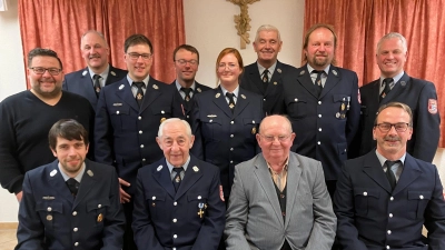 Hinten stehend, von links nach rechts: Thomas Kaufmann, Wolfgang Zaus, Andreas Schlicht, Hubert Scherm, Stephanie Greger, Alfred Popp, Thomas Heser, Matthias Melzner<br>Vorne sitzend, von links nach rechts: Michael Rippl, Willi König, Max Weichs, Rudolf Scherm. (Bild: Jasmin Heser)