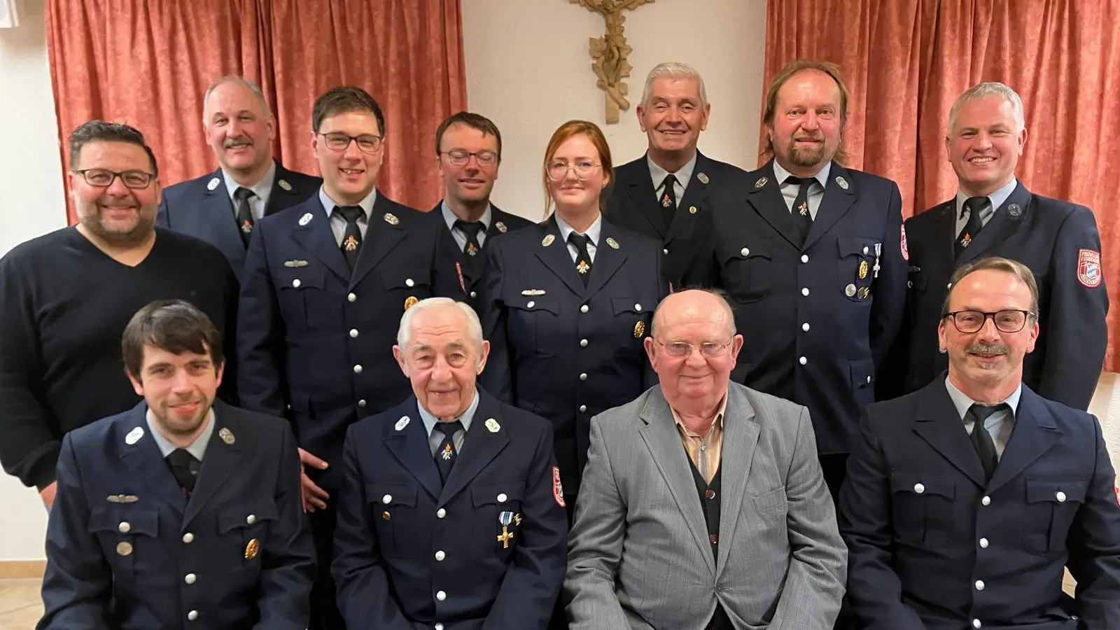 Hinten stehend, von links nach rechts: Thomas Kaufmann, Wolfgang Zaus, Andreas Schlicht, Hubert Scherm, Stephanie Greger, Alfred Popp, Thomas Heser, Matthias Melzner<br>Vorne sitzend, von links nach rechts: Michael Rippl, Willi König, Max Weichs, Rudolf Scherm. (Bild: Jasmin Heser)
