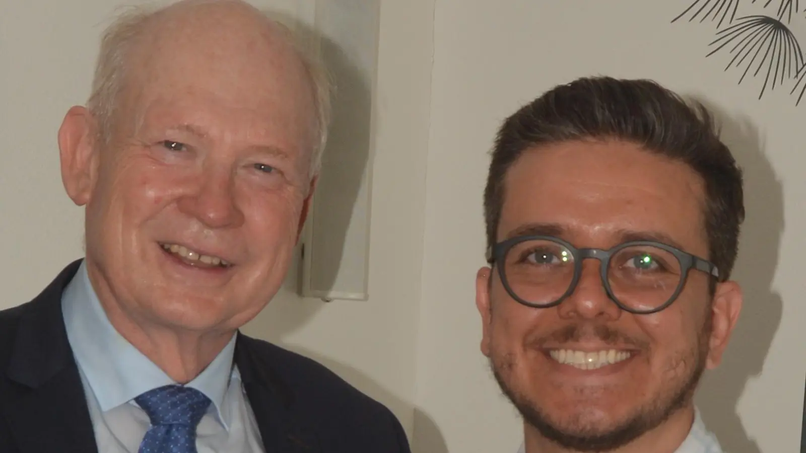 Pastor Paulo Steiner (rechts) ist Nachfolger von Torsten Riedel bei der Adventgemeinde Weiden. (Bild: Kerstin Scharnagl/exb)