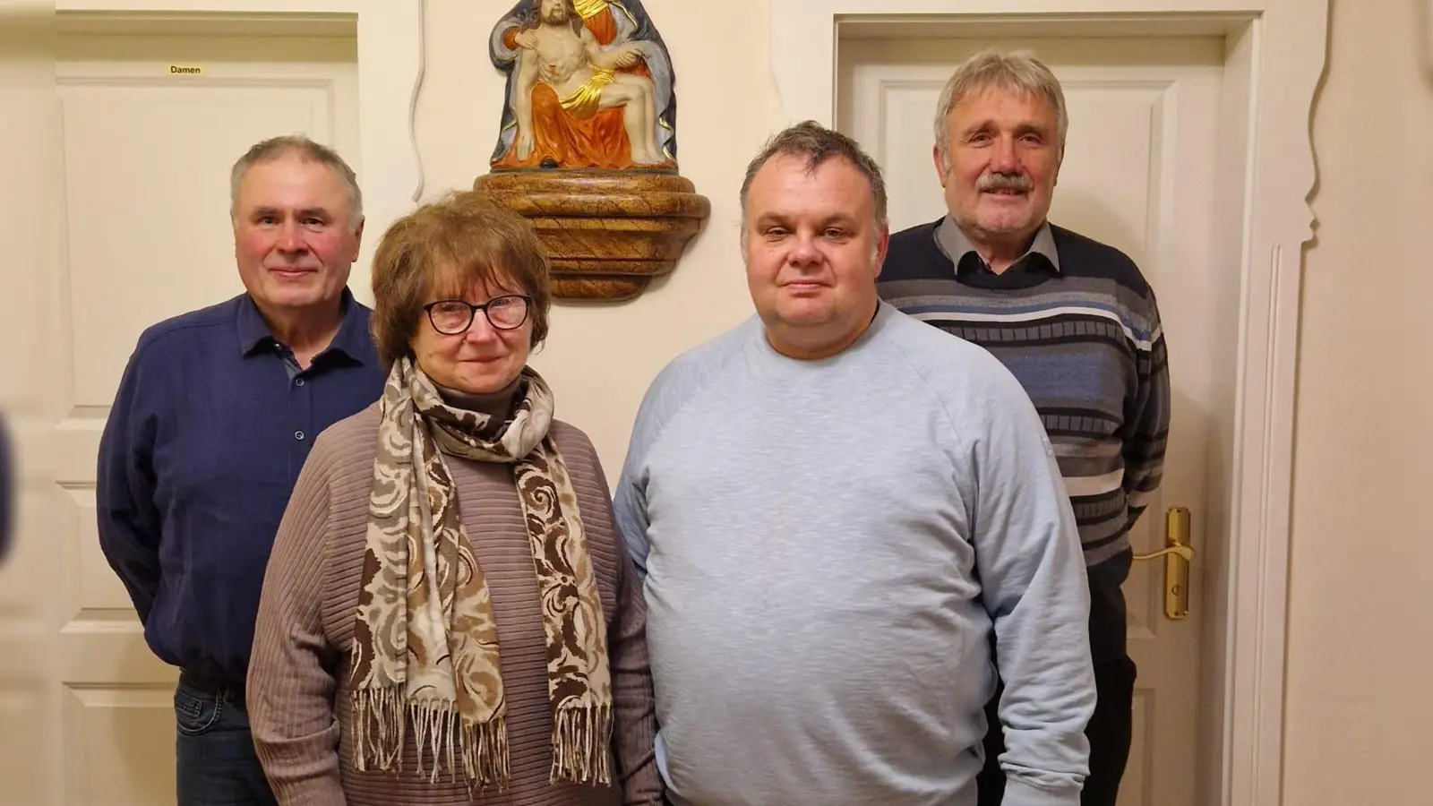 von links: Vorstand Gregor Mark, Rita Vogt, Pfarrer Matthias Nowotny, Chorleiter Wilhelm Trisl (Bild: Andreas Wagmüller)