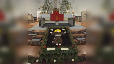 Der vierte Fronleichnamsaltar war in der Pfarrkirche. Das Motiv zeigt den hl. Franziskus von Assisi.  (Bild: Michael Jakob)