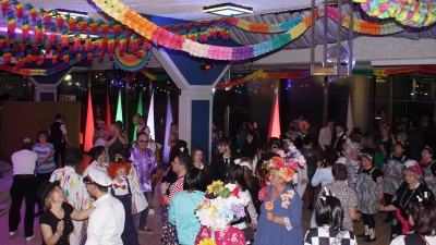 Phantasievolle Maskeraden beim Feuerwehrball.  (Bild: Ludwig Höcherl)