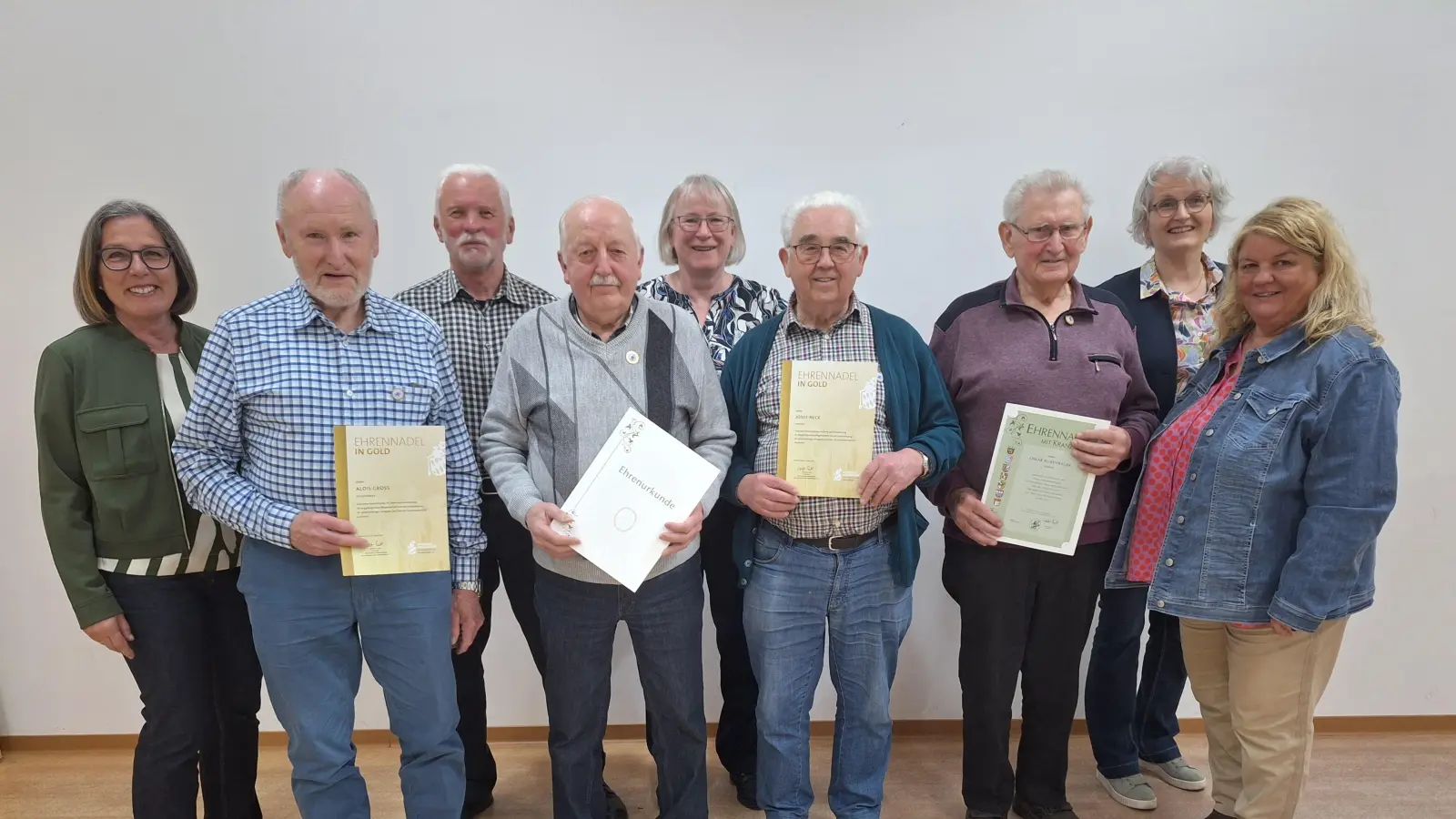 von links nach rechts: Evi Koberstein, Alois Groß, Johann Drexler, Josef Birner, Gerda Eiber, Josef Beck, Oskar Rubenbauer, Lydia Gleixner-Sächerl, Emily Hirschmann-Pirzer. (Bild: Gerda Eiber)
