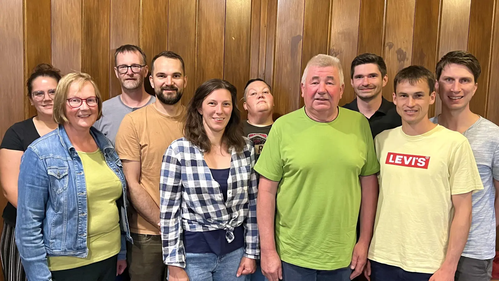 UPW Etzenricht Vorstandschaft mit aktuellen Gemeinderäten bei der Jahreshauptversammlung 2025 (Bild: Dietmar Schmid)