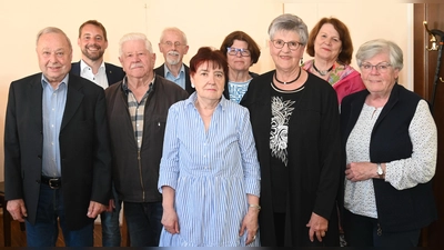 Von links: Gerhard Hollederer, Matthias Schöberl, Werner Vornlocher, Rudolf Maier, Evi Bauer-König, Elisabeth Zagel, Elfriede Walleter, Marianne Radde-Kneißl und Christa Beck. (Bild: Gerhard Franz)