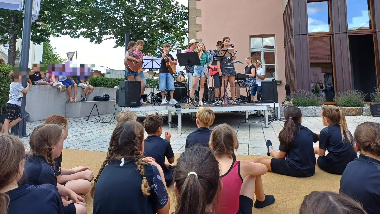 Eröffnungsparty des Sommerferien-Leseclubs in der Stadtbibliothek. (Bild: Sonja Schecklmann )