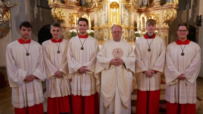Die geehrten Ministranten zusammen mit dem Provinzial P. Lukas Temme CP. (Bild: Frater Bartholomäus)