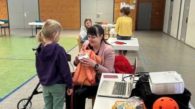 Vorstellung des Inklusionskoffers im Osterferienprogramm der Gemeinde Birgland. (Bild: Karin Fruth)