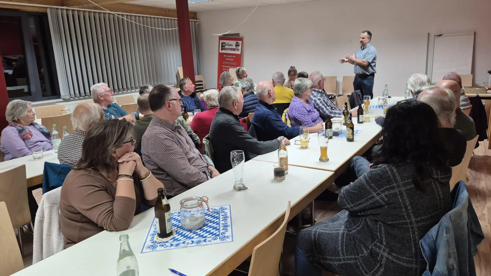 Vortrag durch polizeilichen Fachberater beim Hutza-Abend der Bechtsriether Siedler. (Bild: Gerhard Scharl)