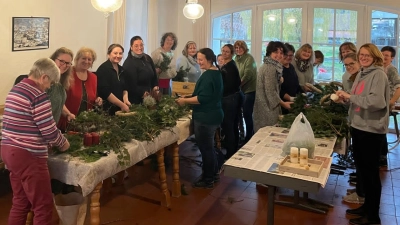 Adventsbasteln Gartenbauverein Hirschbach (Bild: Monika Haller)