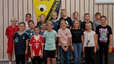 Gemeinsam kegeln, lachen und Spaß haben – die 17 Teilnehmer des Ferienprogramms beim SKC Schmidgaden. (Bild: Carolin Merkl)