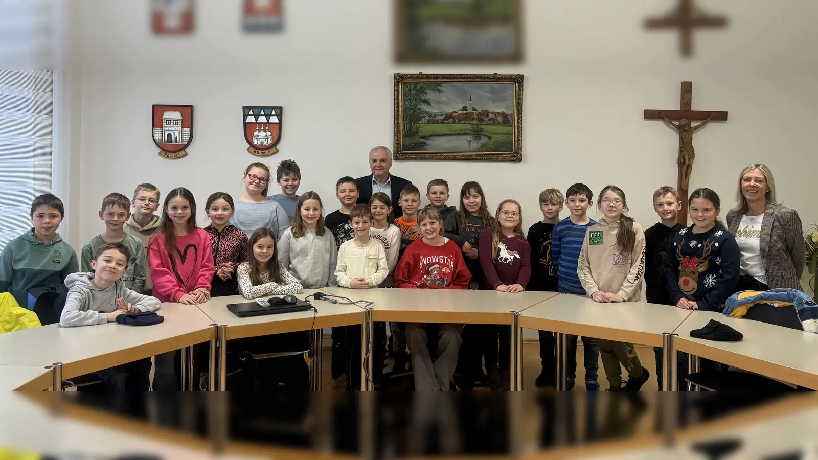 Viertklässler der Kulmainer Grundschule mit Rektorin und Bürgermeister. (Bild: Angelina Köstler)