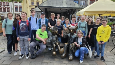 Schülerinnen und Schüler der Naabtal-Realschule Nabburg und der Grundschule Horšovský Týn erkunden gemeinsam Pilsen.<br><br> (Bild: Elisabeth Schneider)