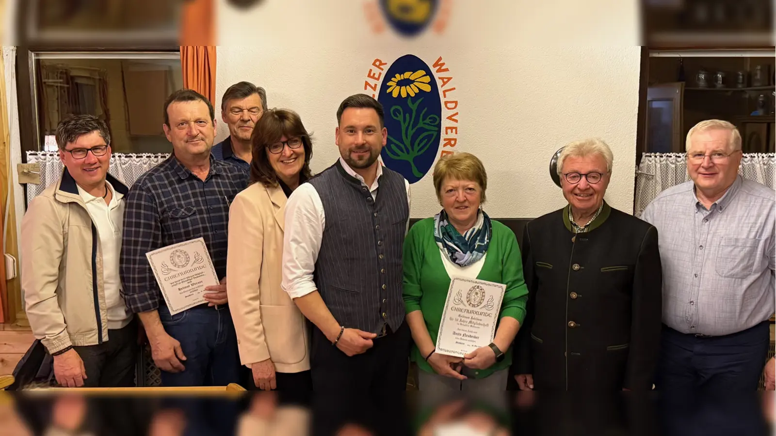 Bürgermeister Gerald Reiter, Helmut Werner, Peter Lampl, Geschäftsführerin Margit Messner, Vorsitzender Josef Holler, Anita Neudecker, Hauptvorsitzender Michael Koller und Johann Vogl (von links).<br><br> (Bild: Konrad Paa)