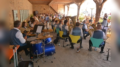 Die Blaskapelle Konnersreuth ist am Sonntag, 28. Juni ab 17 Uhr Gastgeber der Serenade im Schafferhof, unser Bild. Die Bevölkerung ist bei freiem Eintritt herzlich eingeladen. (Bild: Josef Rosner)
