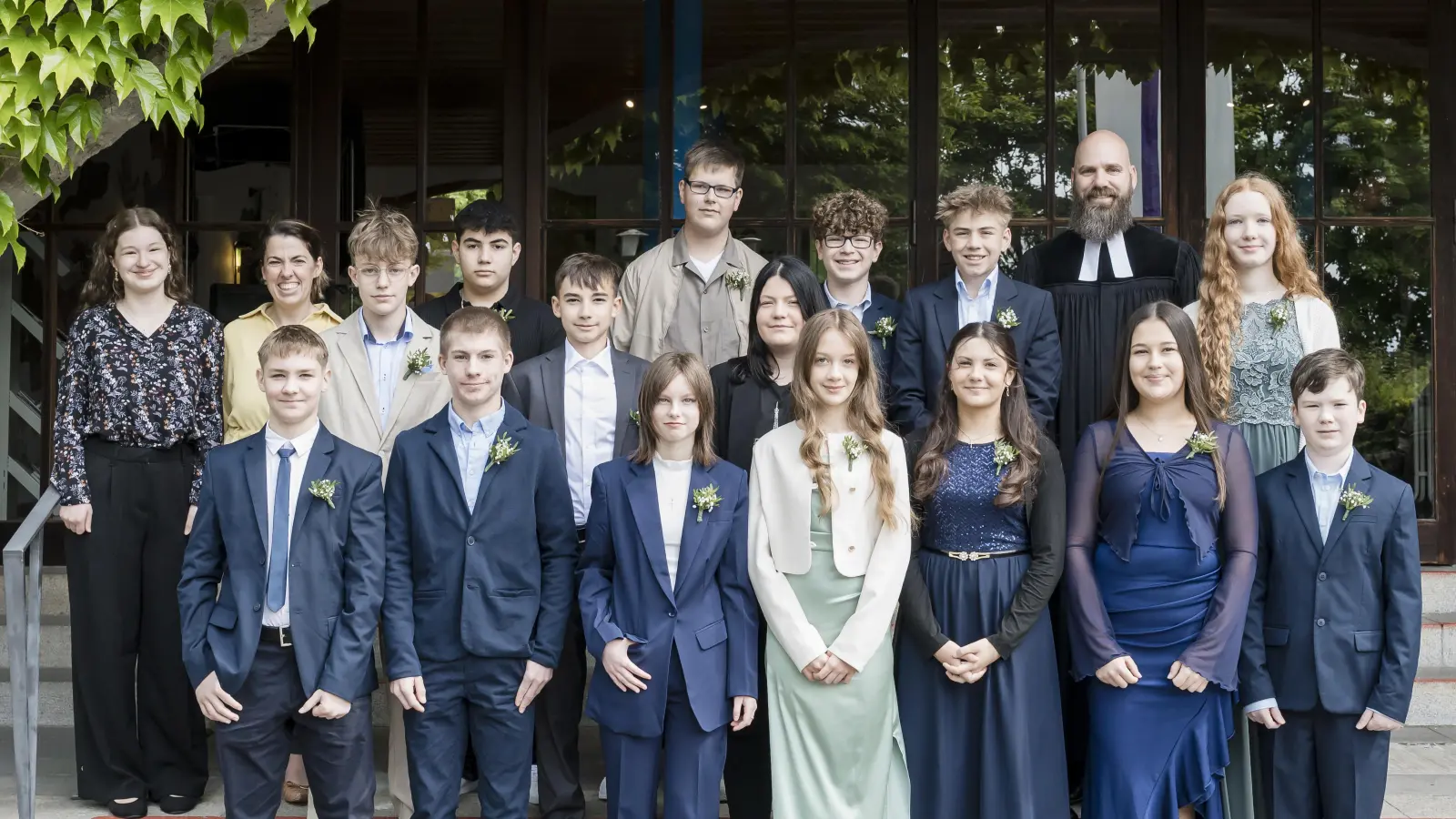 15 Konfirmandinnen und Konfirmanden feierten an Christi Himmelfahrt in der Erlöserkirche Amberg ihre Konfirmation (Bild: Severine Martin)