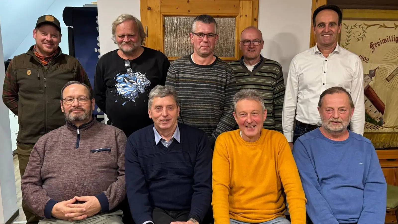 Vorne v.l.nr. Harry Apfelbacher, Hans Klann, Klaus Kurz, Günther Gnahn. Hintere Reihe: Jagdpächter Markus Gradl, Günter Lehnerer, Bernhard Ehras, Alfred Dehling, Bürgermeister Hans-Jürgen Strehl. (Bild: Hans-Jürgen Strehl)