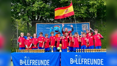 Siegerehrung der D2-Jugend bei Mini-WM in Augsburg (Bild: Herbert Riedel)