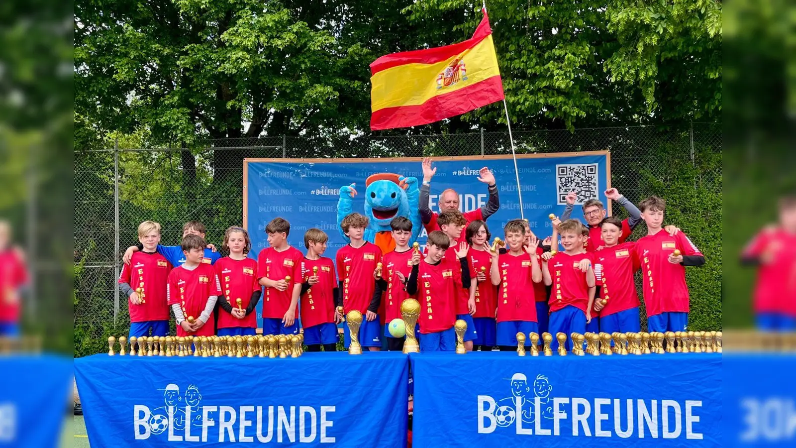 Siegerehrung der D2-Jugend bei Mini-WM in Augsburg (Bild: Herbert Riedel)