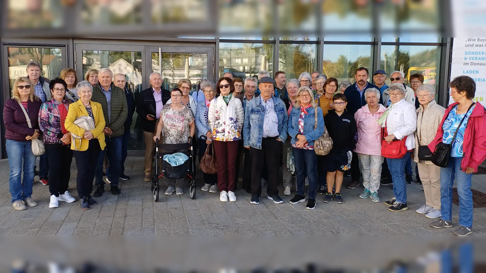 Die VdK-Reisegruppe Pressath vor dem Haus der Bayerischen Geschichte. (Bild: Robert Dotzauer)