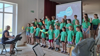 Der Schulchor bei der Zertifizierungsfeier (Bild: Christine Dötsch)