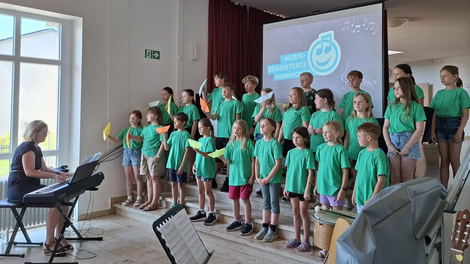 Der Schulchor bei der Zertifizierungsfeier (Bild: Christine Dötsch)