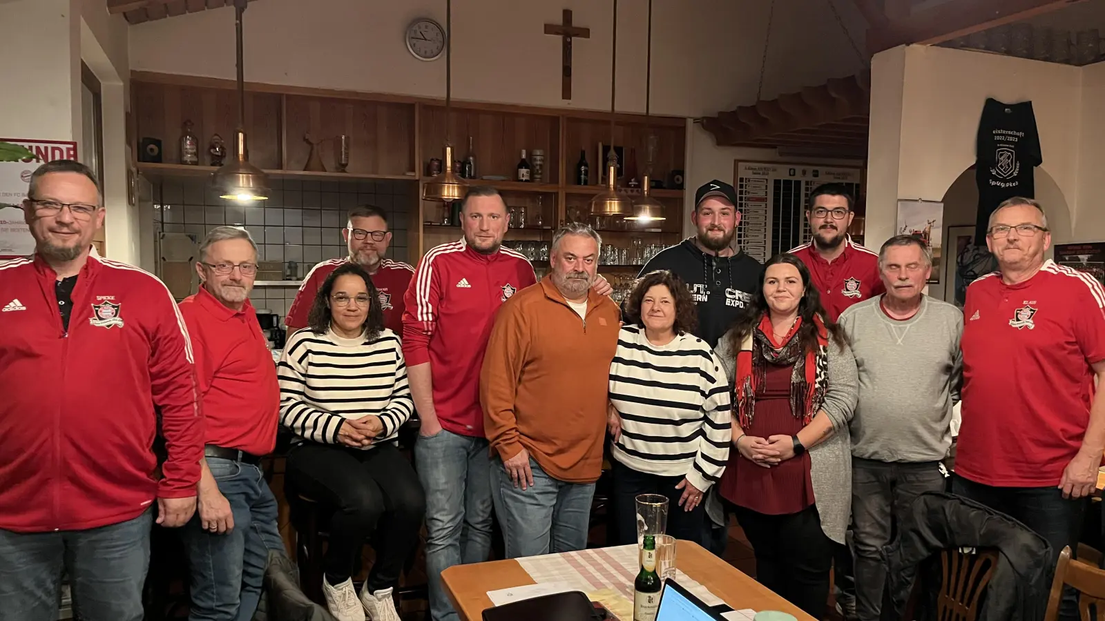 v.l. Sandro Spickenreuther, Ulrich Rückerl, Denise Spickenreuther, Thorsten Hergesell, Michael Strehl, Michael Busl, Waltraud Busl, Pilipp Kurth, Lisa Hausner, Valentin Strehl, Alfred Lingl, Klaus Kellermann. (Bild: Fabio Spickenreuther)