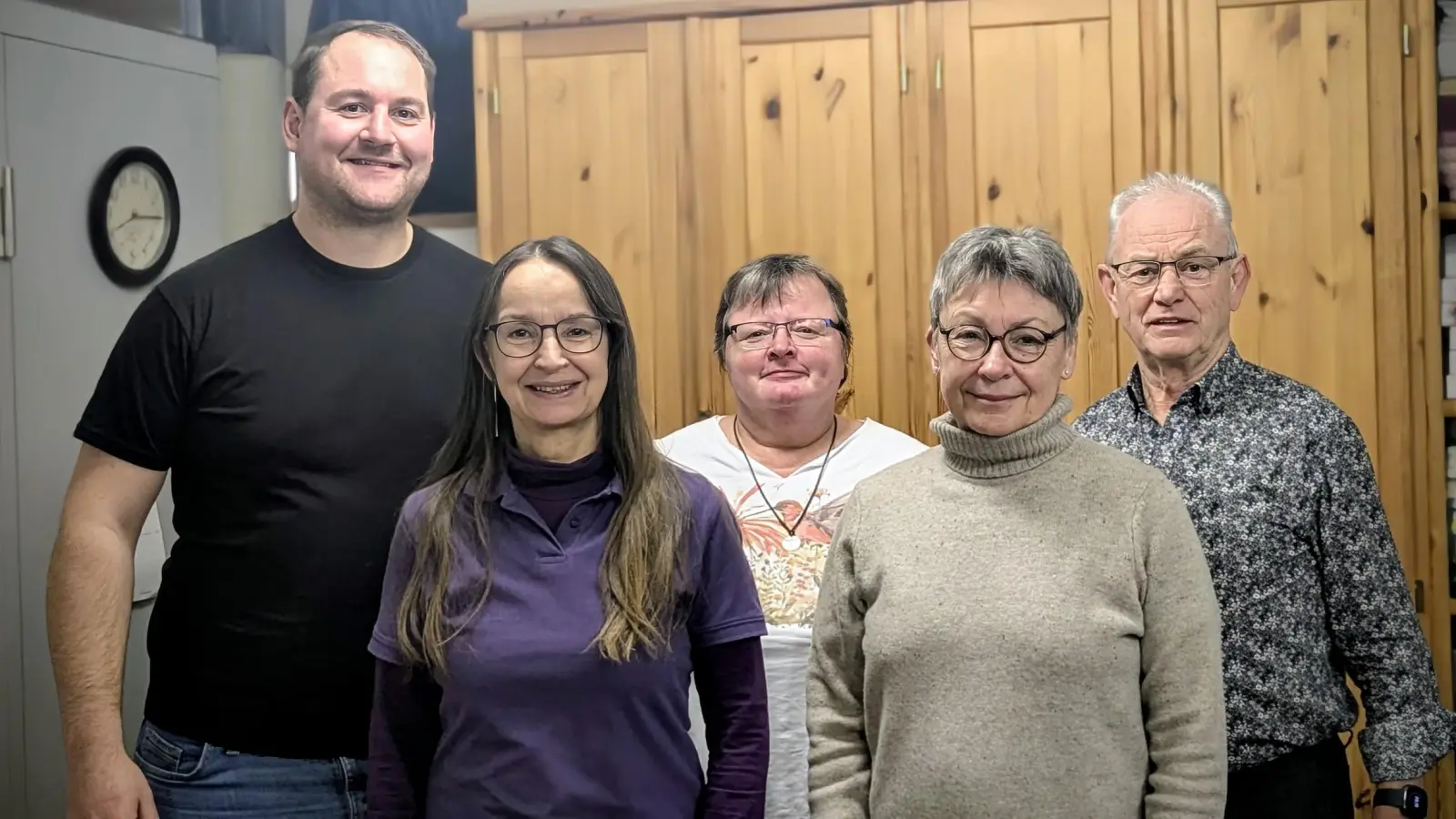 von links: 2. Chorleiter: Peter Burkhardt, 1. Obfrau: Margit Hübner, 1. Chorleiterin: Susanne Kropf, Pfr. Friederike Steiner, 2. Obmann: Alfred Schuster (Bild: Margit Hübner)