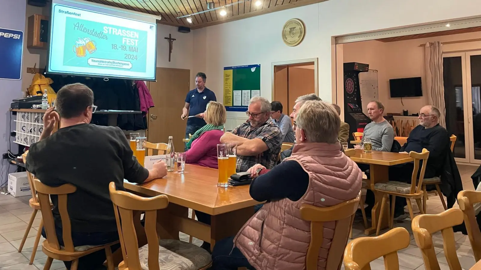 Über das Vereinsgeschehen berichtete Vorstand Matthias Gmeiner in der Jahreshauptversammlung.  (Bild: Lena Schieder)
