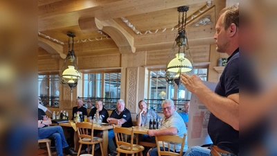 Adrian Blödt informiert über Aktuelles und Zukünftiges (Bild: Peter Wittmann)