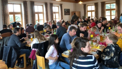  Es gab keinen freien Platz mehr bei Fastenessen, zu dem der KDFB ins Pfarrheim eingeladen hatte.  (Bild: Maria Winter)