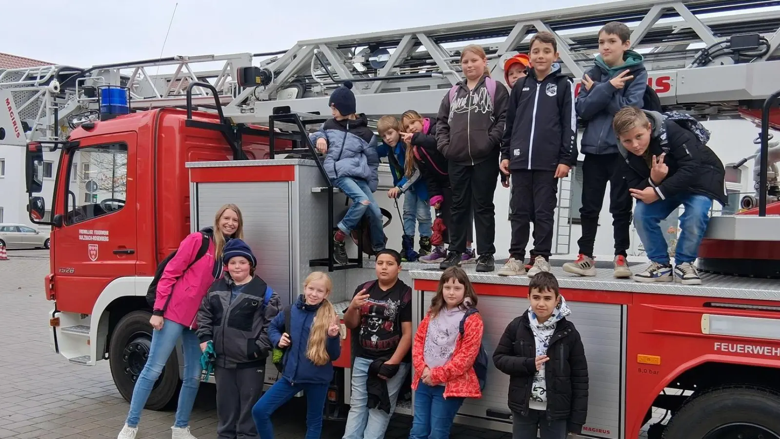 Die SchülerInnen der Klasse 3/4G mit ihrer Lehrkraft Beatrice Meier. (Bild: Andreas Schimpfhauser)