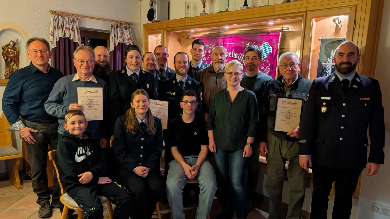 Im Rahmen der Jahreshauptversammlung kam es zu einer Vielzahl an Ehrungen und Neuaufnahmen. (Bild: Peter Greiner)