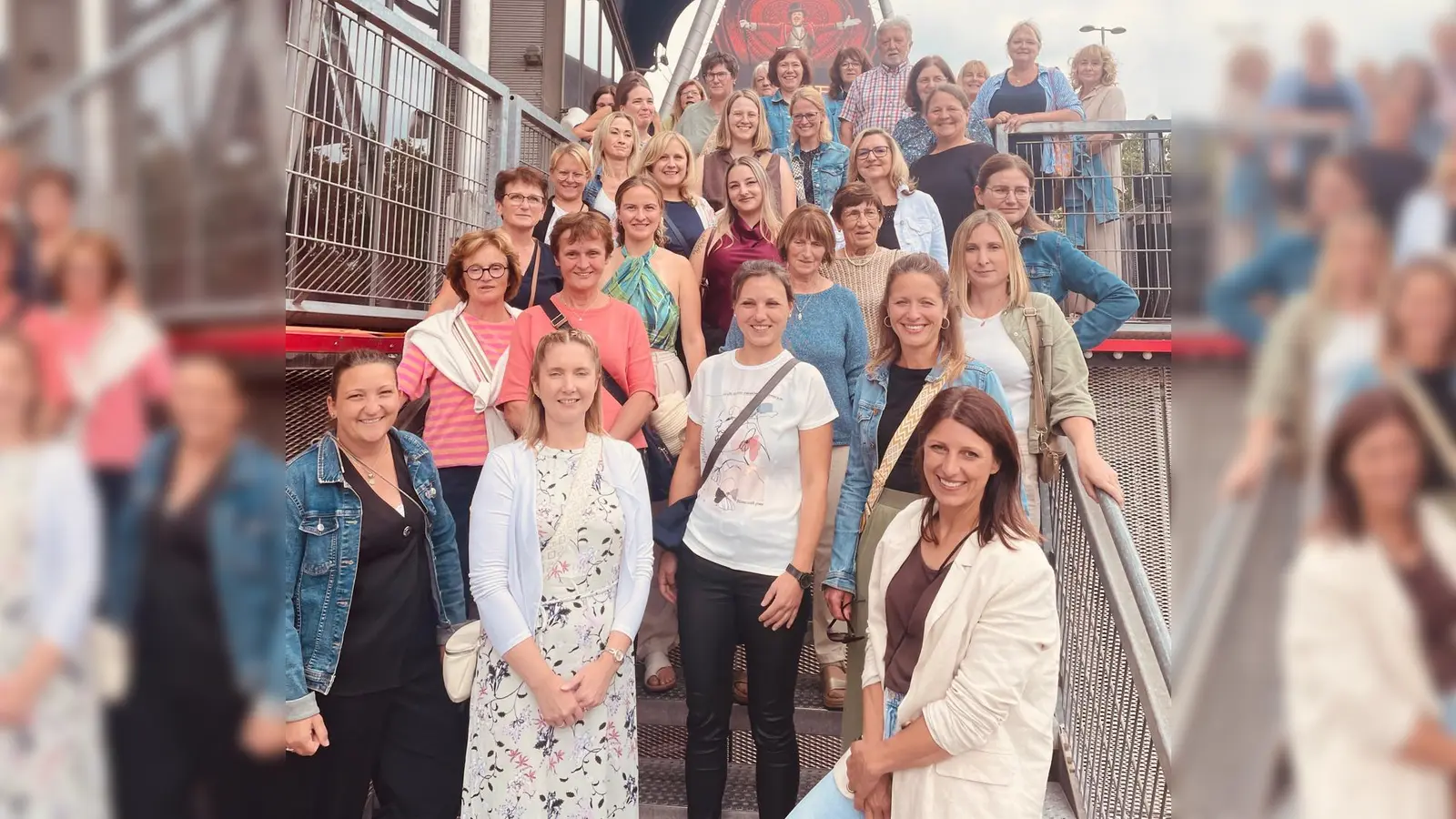 Die Reisegruppe vor dem Musical in Köln. (Bild: Silke Fütterer)